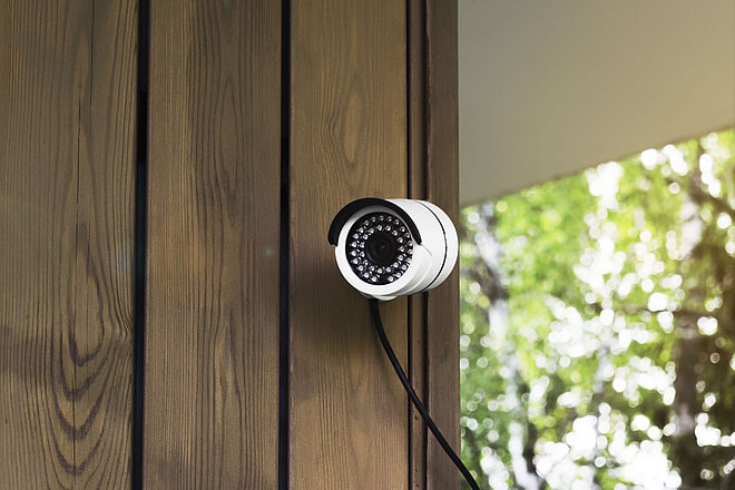 Eine Smart Home Kamera-System kann zum Einbruchschutz beitragen und mit weiterer Sicherheitstechnik kombiniert werden. 