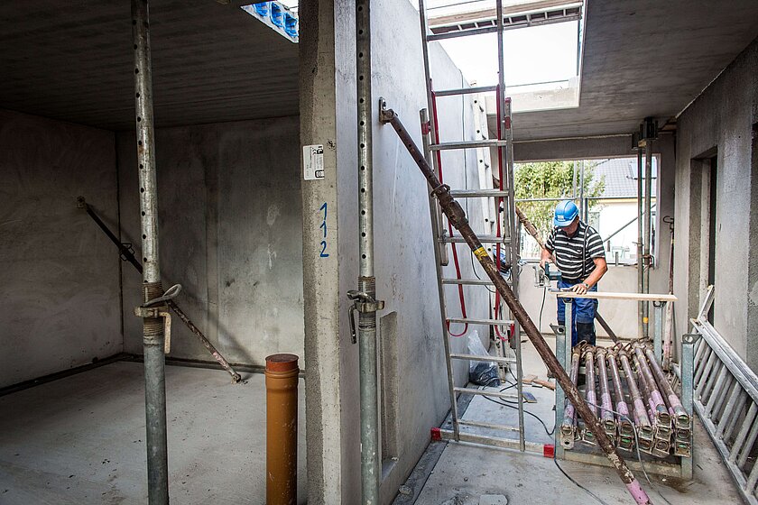 Wenn Bauherren ein Haus bauen, sollten sie auf jeden Fall die wichtigsten Versicherung zum Schutz vor Beschädigung oder Zerstörung abschließen.