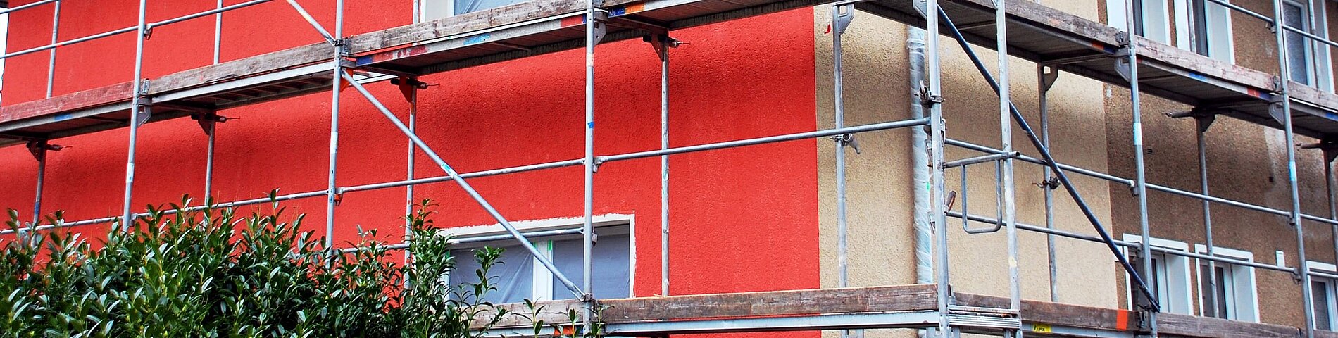 Eingerüstetes Haus