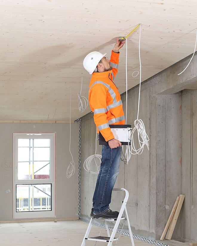 Wenn die Frist zur Mängelbeseitigung vertsrichen ist und der Unternehmer nichts unternommen hat, müssen Bauherren ihr weiteres Vorgehene sorgfältig abwiegen.