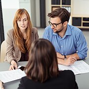 Die meisten Bauherren bauen mit einem Generalunternehmer, einem Generalübernehmer oder kaufen vom Bauträger.