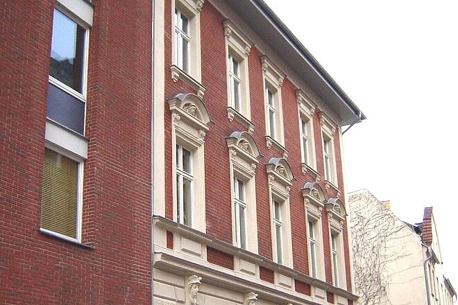 Es gibt verschiedene Förderungen für den Umbau eines denkmalgeschützten Gebäudes, wie etwa zinsgünstige Förderkredite oder nicht rückzahlbare Zuschüsse von der KfW.